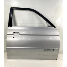 Porta Dianteira Direita Mitsubishi Pajero Sport 2004 Detalhe - Dianteira - Direita - Prateado