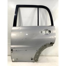 Porta Traseira Esquerda Chevrolet Tracker 2004 (detalhes) Traseira Esquerdo Prateado